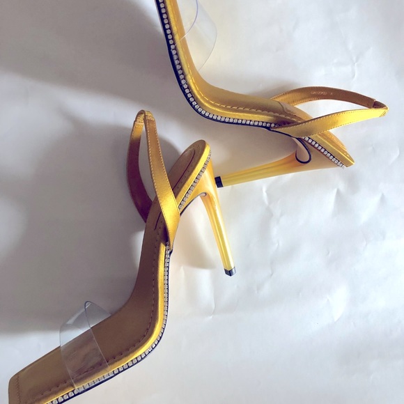 Beautiful sling back stiletto with rhinestone detail. Never worn. - Picture 5 of 6